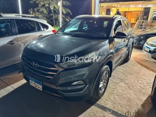 هيونداي توسان 2017 رمادي مستعملة للبيع - 2