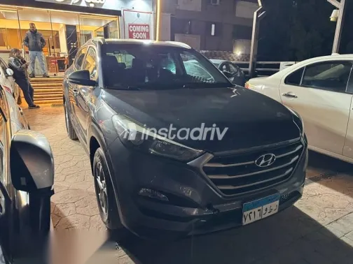 هيونداي توسان 2017 رمادي مستعملة للبيع - 3