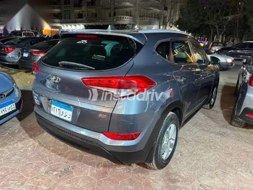 هيونداي توسان 2017 رمادي مستعملة للبيع - 4