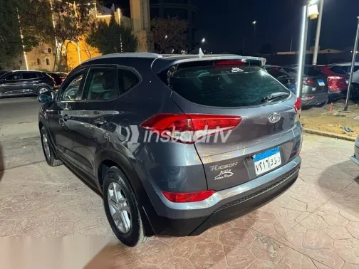 هيونداي توسان 2017 رمادي مستعملة للبيع - 5