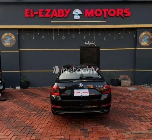 سكودا اوكتافيا A7 2016 أسود مستعملة للبيع - 4