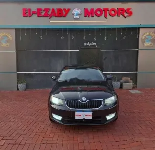 سكودا اوكتافيا A7 2016 أسود مستعملة للبيع