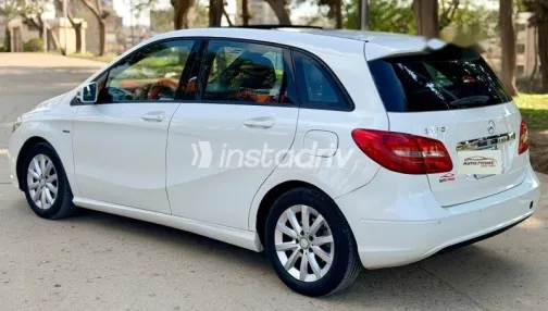 مرسيدس B 180 2014 أبيض مستعملة للبيع - 4