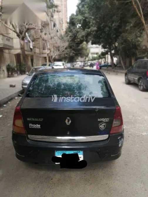 رينو 11 2011 أسود مستعملة للبيع - 1