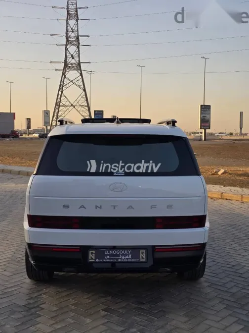 Hyundai Santa Fe 2025 White Used for Sale - 5