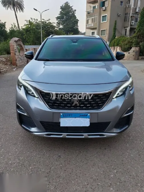 بيجو 5008 2020 رمادي مستعملة للبيع - 1