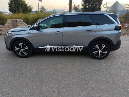 بيجو 5008 2020 رمادي مستعملة للبيع - 3