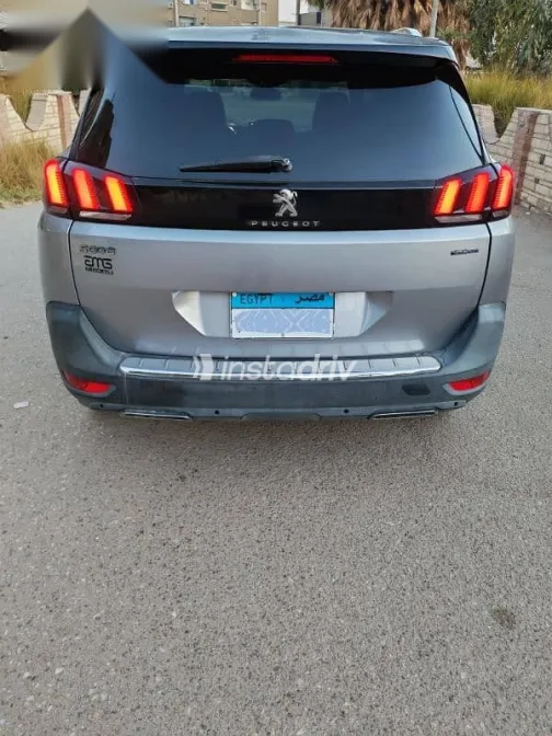 بيجو 5008 2020 رمادي مستعملة للبيع - 4