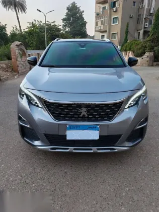 بيجو 5008 2020 رمادي مستعملة للبيع