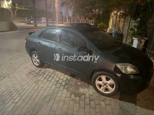 تويوتا ياريس 2008 رمادي مستعملة للبيع - 1