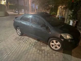 تويوتا ياريس 2008 رمادي مستعملة للبيع