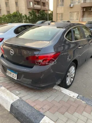 اوبل أسترا 2013 رمادي مستعملة للبيع