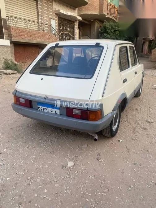 فيات 127 1982 أبيض مستعملة للبيع - 3