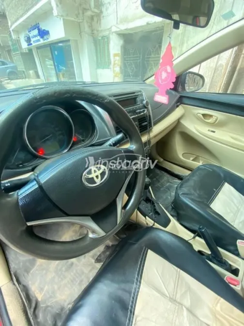 Toyota Yaris 2014 Burgundy Used for Sale - 2