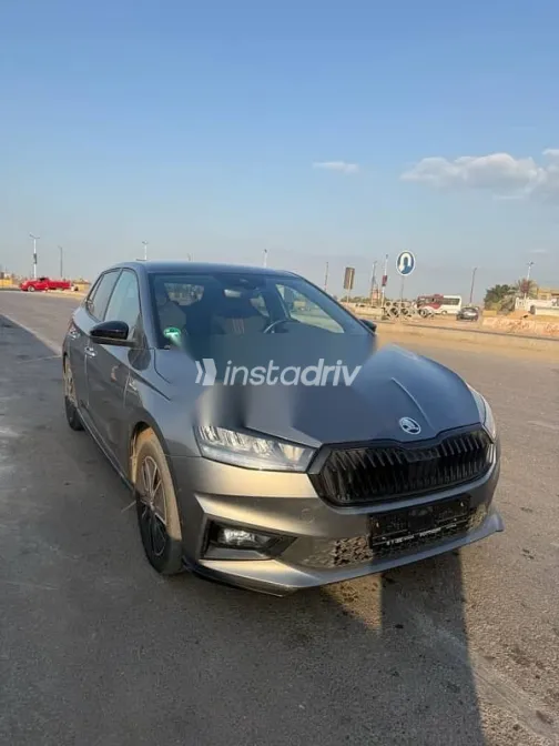 سكودا فابيا 2023 رمادي مستعملة للبيع - 3