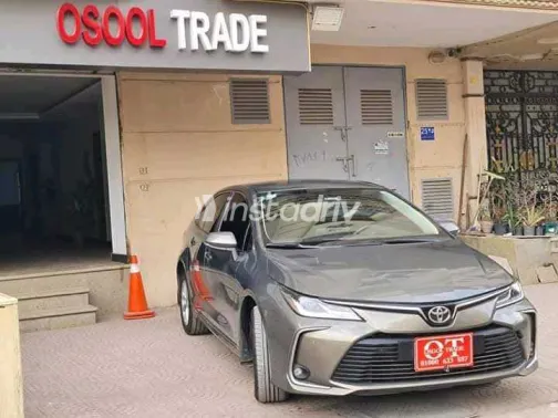 تويوتا كورولا 2022 أبيض مستعملة للبيع - 1