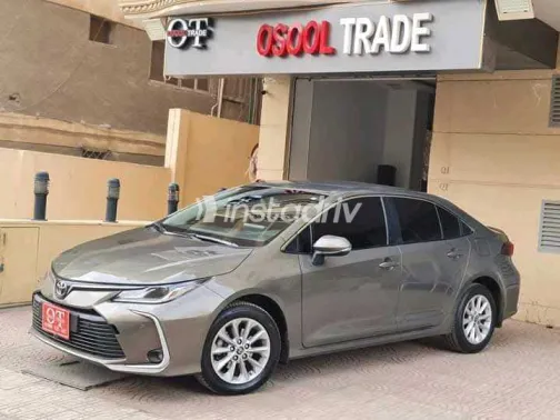 تويوتا كورولا 2022 أبيض مستعملة للبيع - 5