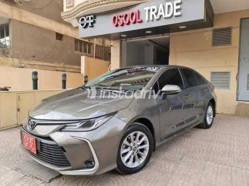 تويوتا كورولا 2022 أبيض مستعملة للبيع - 6