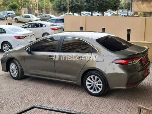 تويوتا كورولا 2022 أبيض مستعملة للبيع - 7