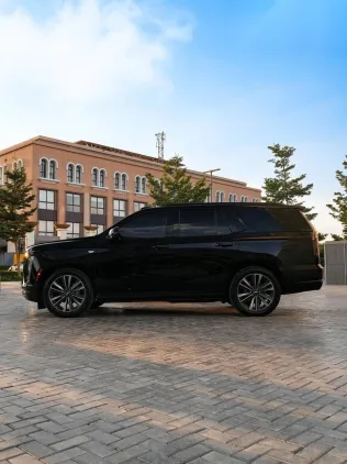 كاديلاك اسكاليد 2026 أسود جديدة للبيع