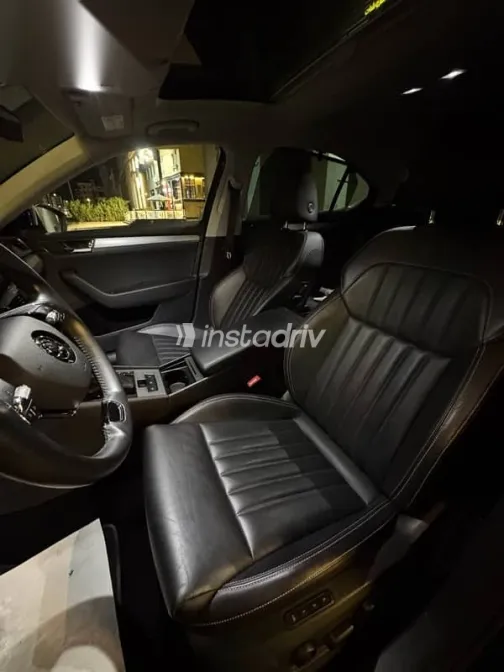 سكودا سوبيرب 2022 أزرق غامق مستعملة للبيع - 1