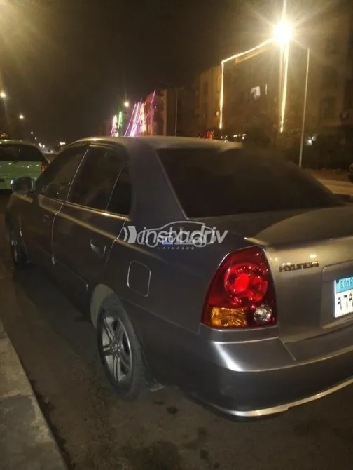 هيونداي فيرنا 2013 فضي مستعملة للبيع - 2