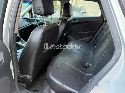 اوبل أسترا 2020 فضي مستعملة للبيع - 5