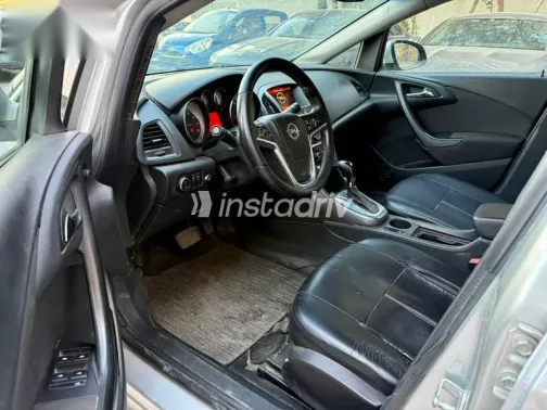 اوبل أسترا 2020 فضي مستعملة للبيع - 6