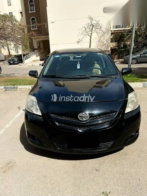 تويوتا ياريس 2008 أسود مستعملة للبيع - 1