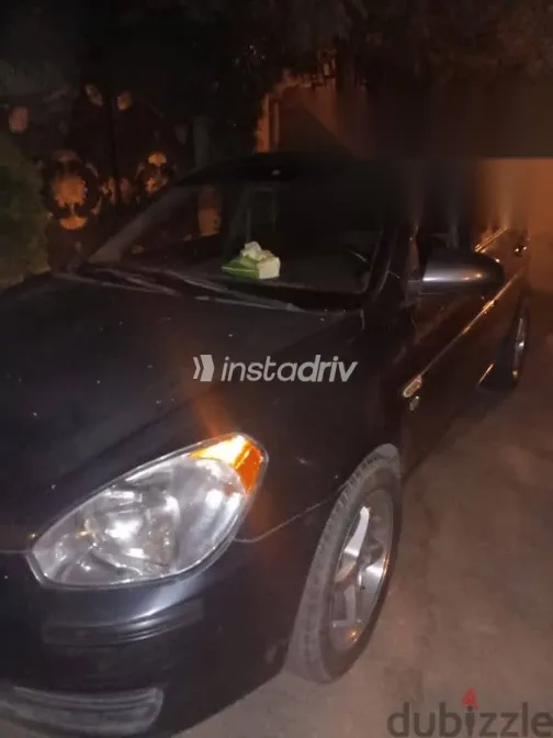 هيونداي اكسنت 2010 أزرق غامق مستعملة للبيع - 1