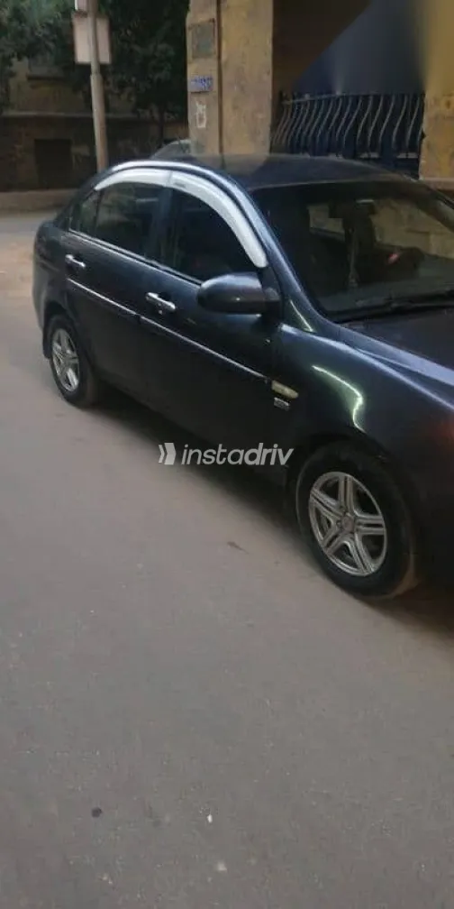 هيونداي اكسنت 2010 أزرق غامق مستعملة للبيع - 2