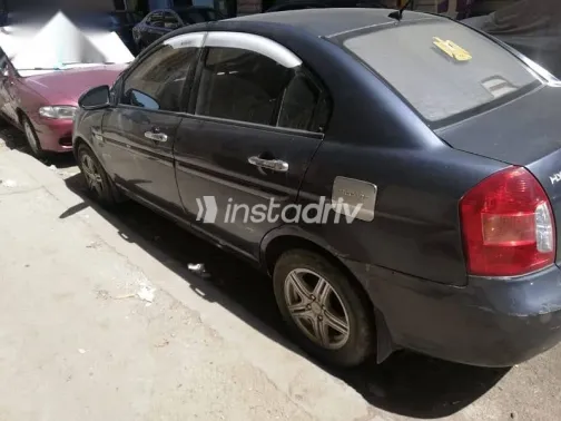 هيونداي اكسنت 2010 أزرق غامق مستعملة للبيع - 4