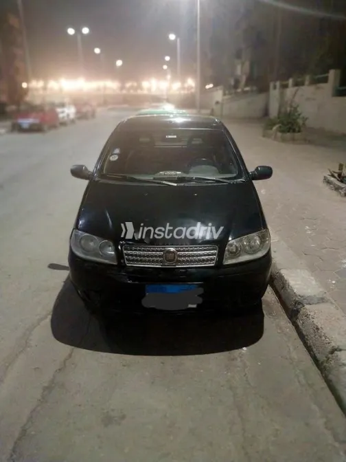 فيات بونتو 2012 أسود مستعملة للبيع - 1