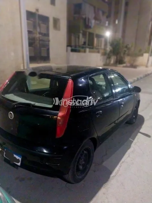فيات بونتو 2012 أسود مستعملة للبيع - 2