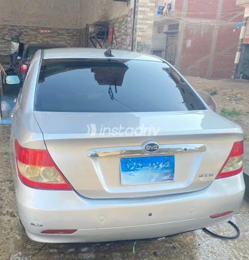 بى واى دى‬ F3 2014 أبيض مستعملة للبيع - 2