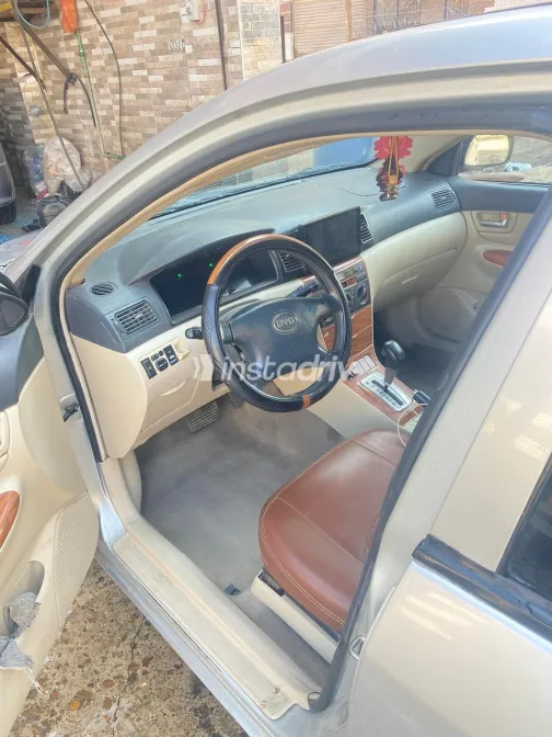 بى واى دى‬ F3 2014 أبيض مستعملة للبيع - 3