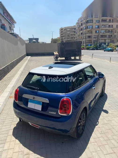 مينى كوبر 2015 أزرق غامق مستعملة للبيع - 2