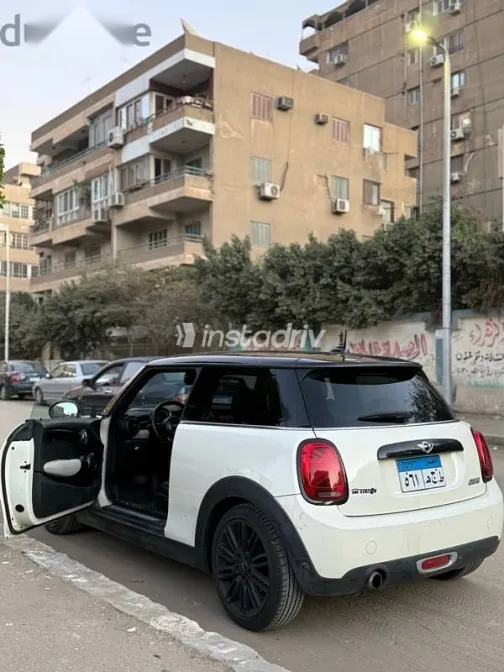 Mini Cooper 2017 White Used for Sale - 4