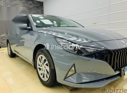 هيونداي إلنترا 2021 فضي مستعملة للبيع - 4