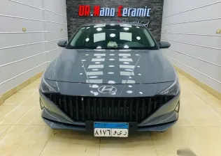 هيونداي إلنترا 2021 فضي مستعملة للبيع