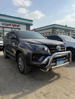 تويوتا فورتشنر 2022 رمادي مستعملة للبيع