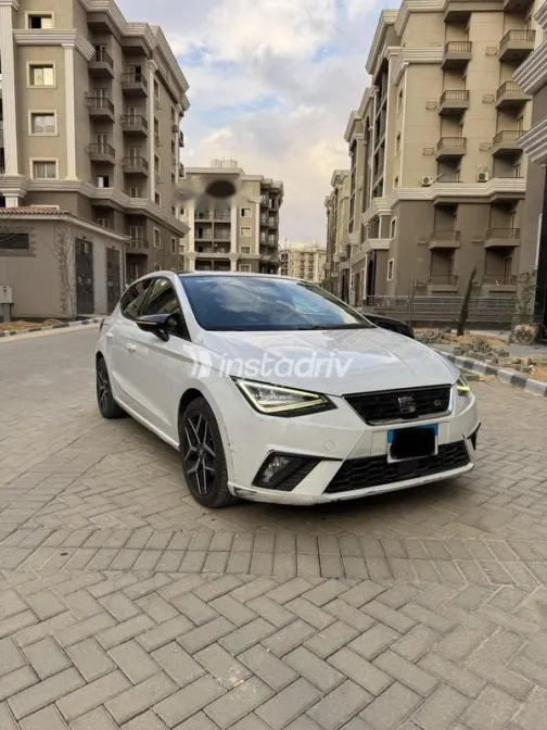 سيات ابيزا 2020 أبيض مستعملة للبيع - 2
