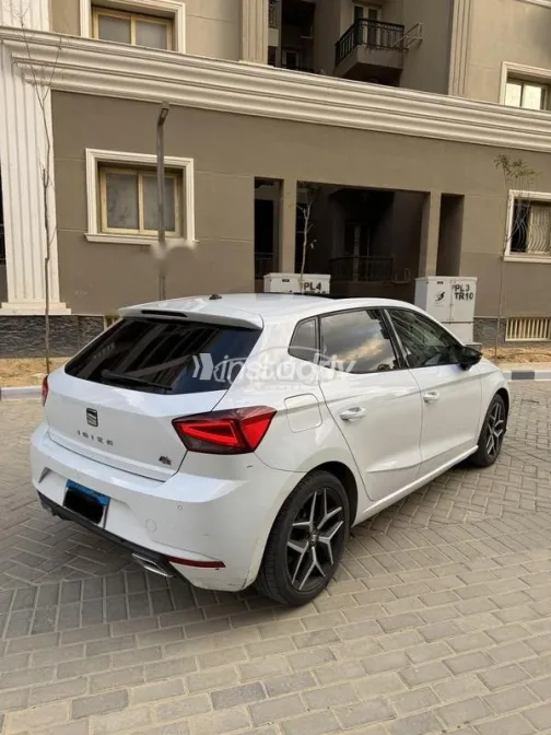 سيات ابيزا 2020 أبيض مستعملة للبيع - 4