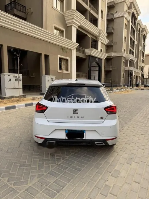 سيات ابيزا 2020 أبيض مستعملة للبيع - 5