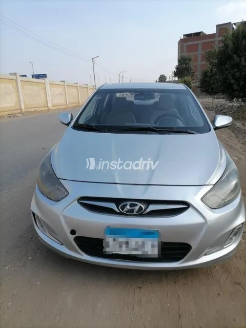 هيونداي اكسنت RB 2015 فضي مستعملة للبيع - 3