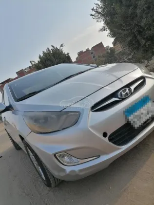 هيونداي اكسنت RB 2015 فضي مستعملة للبيع