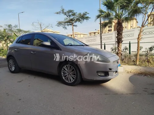 فيات برافو 2011 أبيض مستعملة للبيع - 1