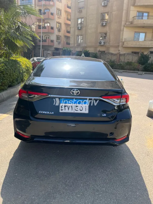 Toyota Corolla 2021 White Used for Sale - 3