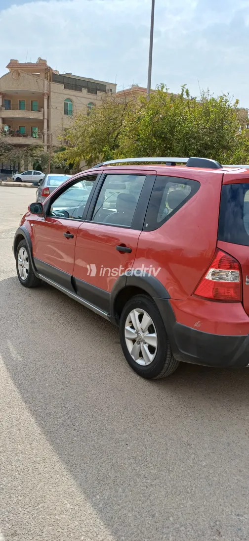 نيسان ليفينا 2010 أبيض مستعملة للبيع - 4