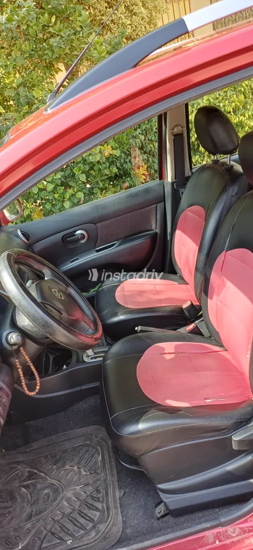 نيسان ليفينا 2010 أبيض مستعملة للبيع - 5